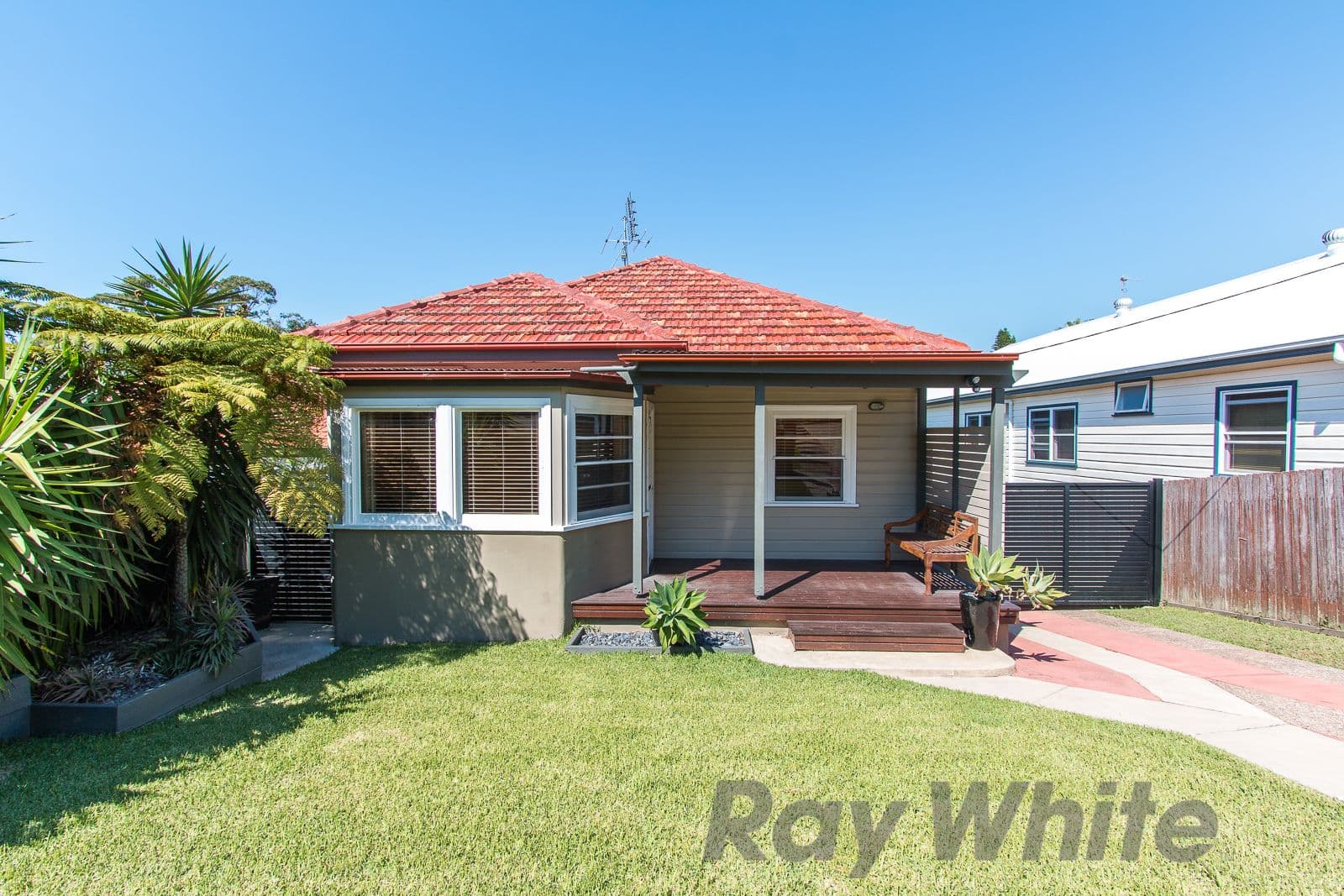 19 Highfields Parade, Highfields - Thumbnail 2
