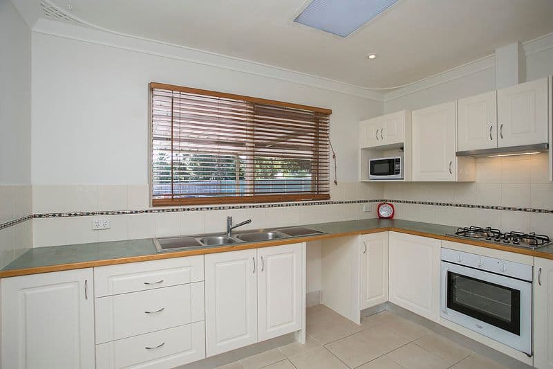 9 Crestview Crescent, KALAMUNDA WA 6076, Kalamunda - Thumbnail 5