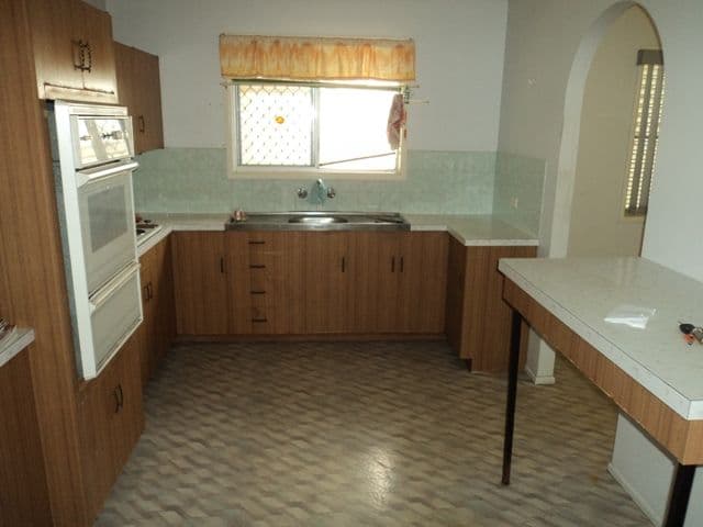 31 Calder Street, PARK AVENUE QLD 4701, Park Avenue - Thumbnail 2