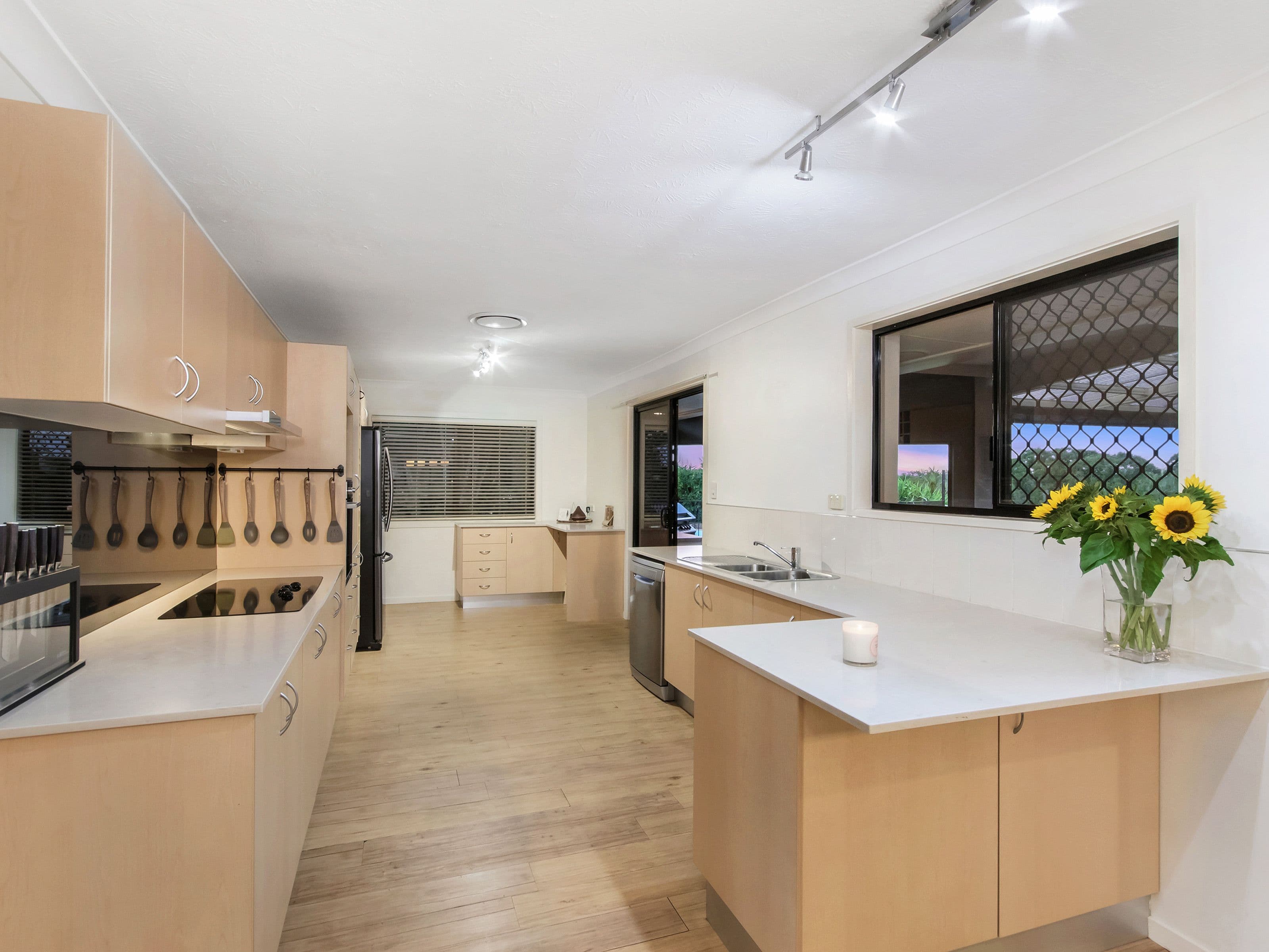 5 Kentucky Crescent, Oxenford QLD 4210, Oxenford - Thumbnail 4