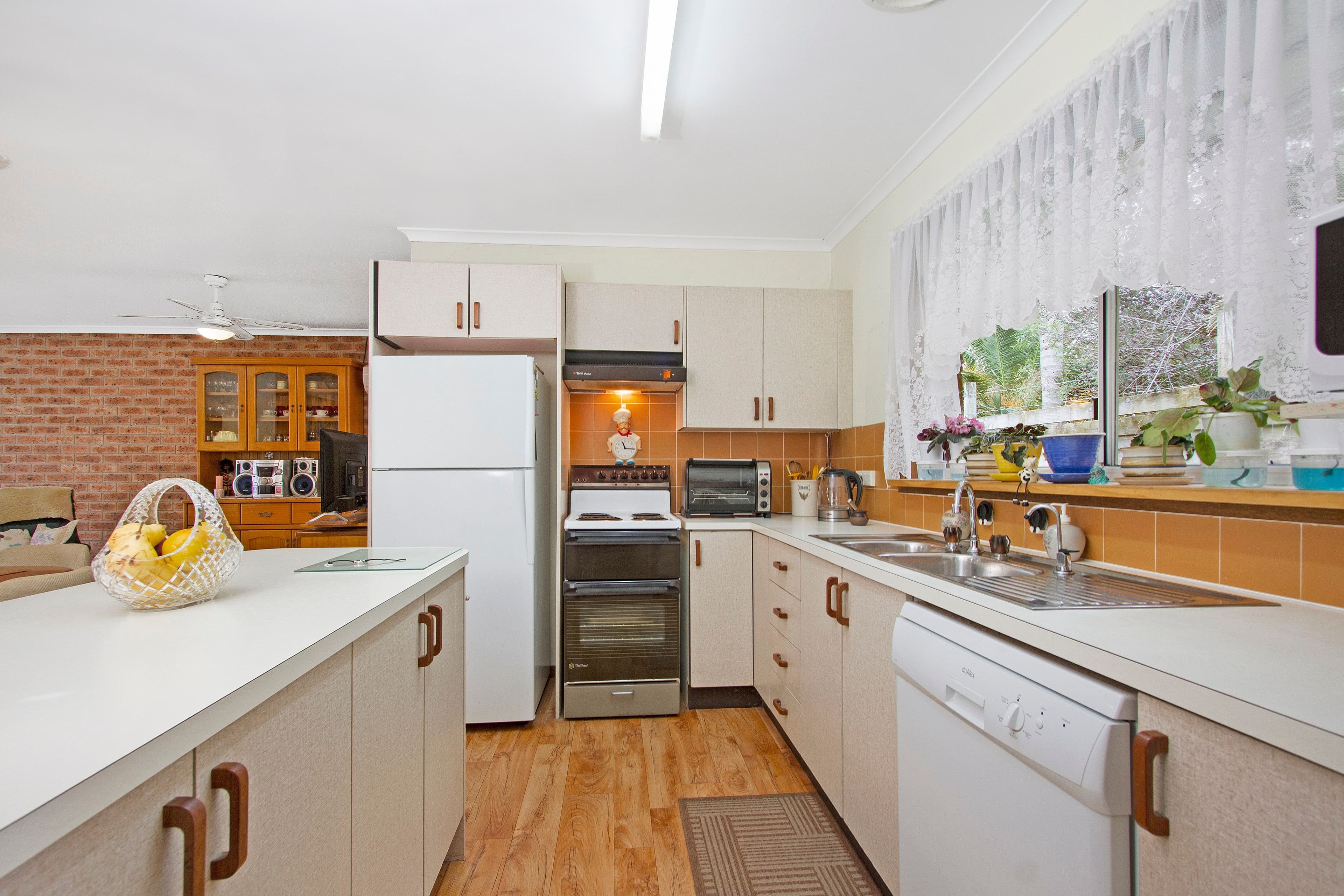 23 Dolphin Avenue, Batemans Bay NSW 2536, Batemans Bay - Thumbnail 2