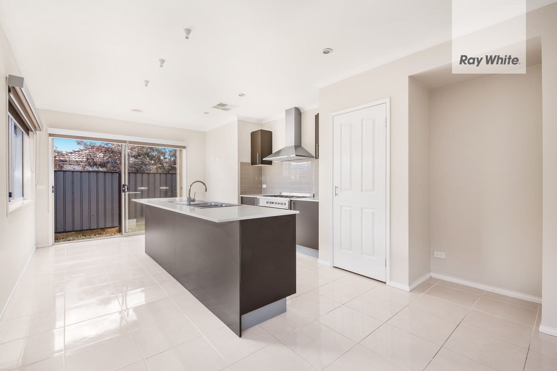 12 Dalwhinnie Close, Mernda VIC 3754, Mernda - Thumbnail 2