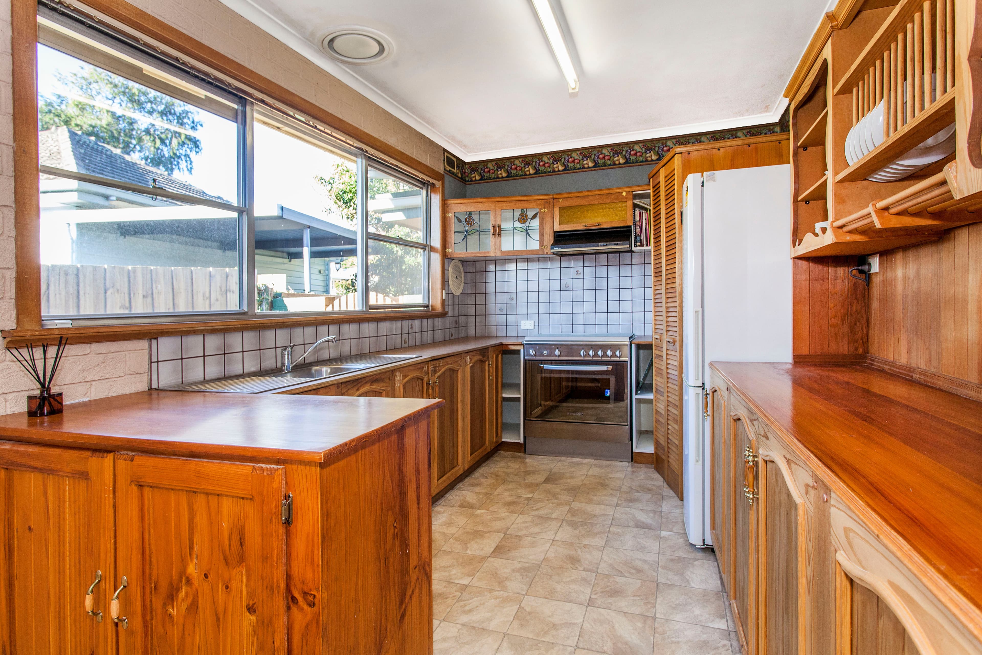19 Basingstoke Road, Mitcham VIC 3132, Mitcham - Thumbnail 2