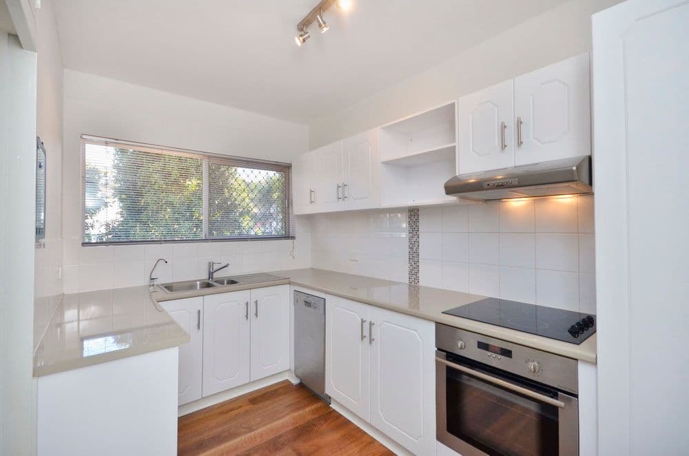 24 Crescent Road, HAMILTON QLD 4007, Hamilton - Thumbnail 2