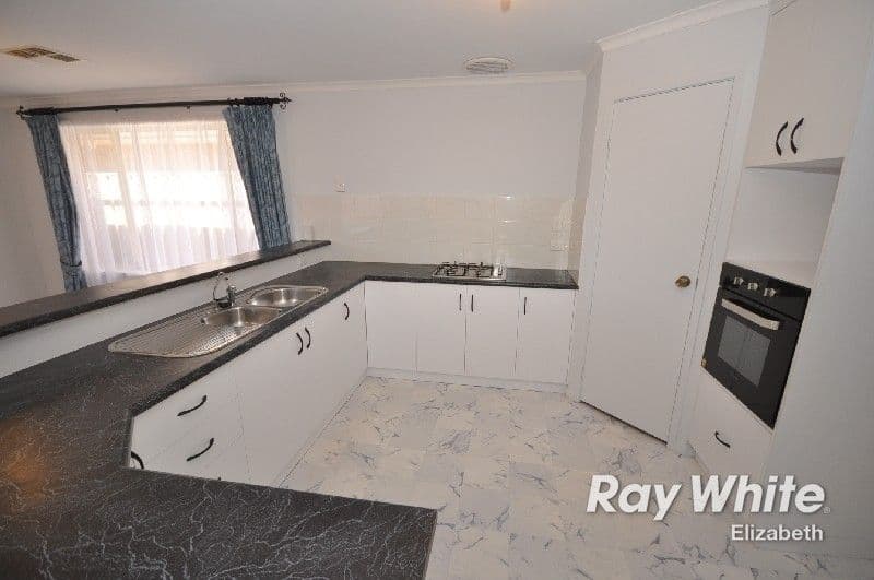 17 Axminster Crescent, CRAIGMORE SA 5114, Craigmore - Image 1