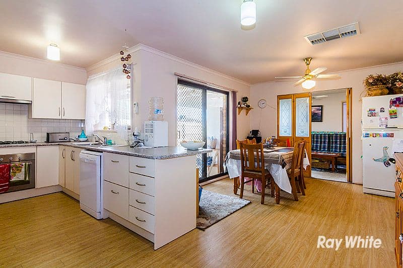 9 Maltravers Crescent, Cranbourne North VIC 3977, Cranbourne North - Thumbnail 4