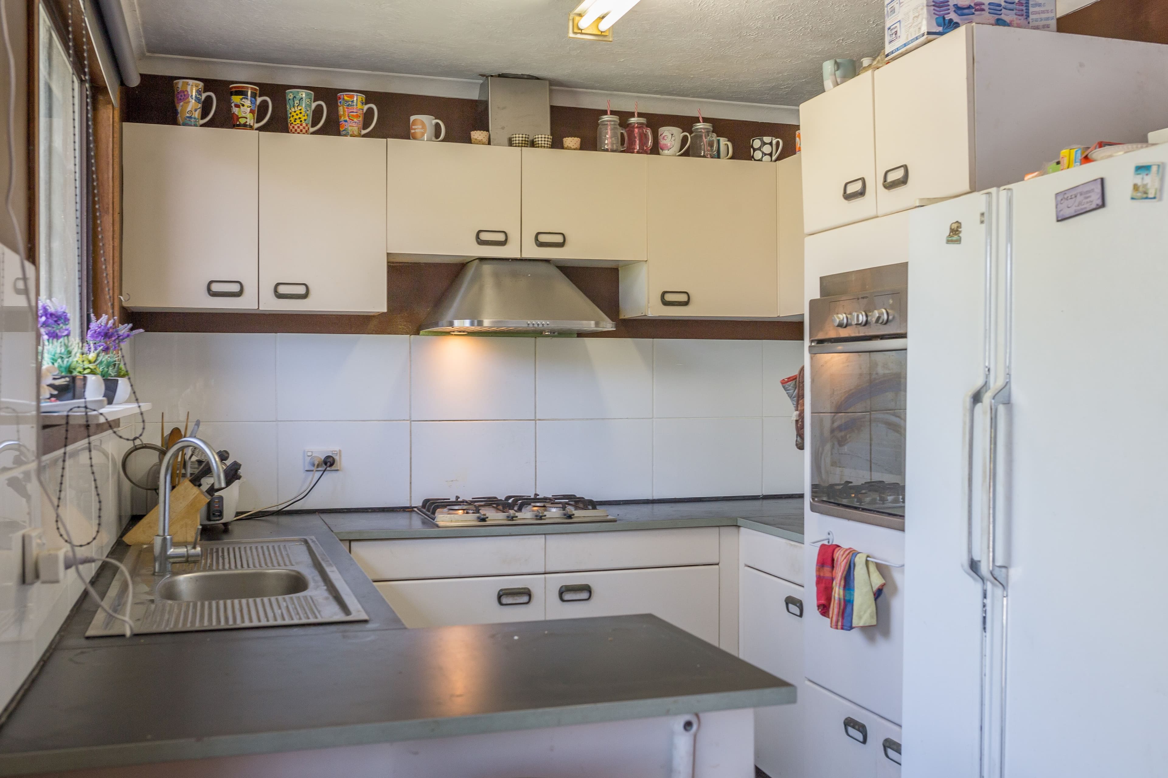 33 Warana Avenue, Southport QLD 4215, Southport - Thumbnail 2