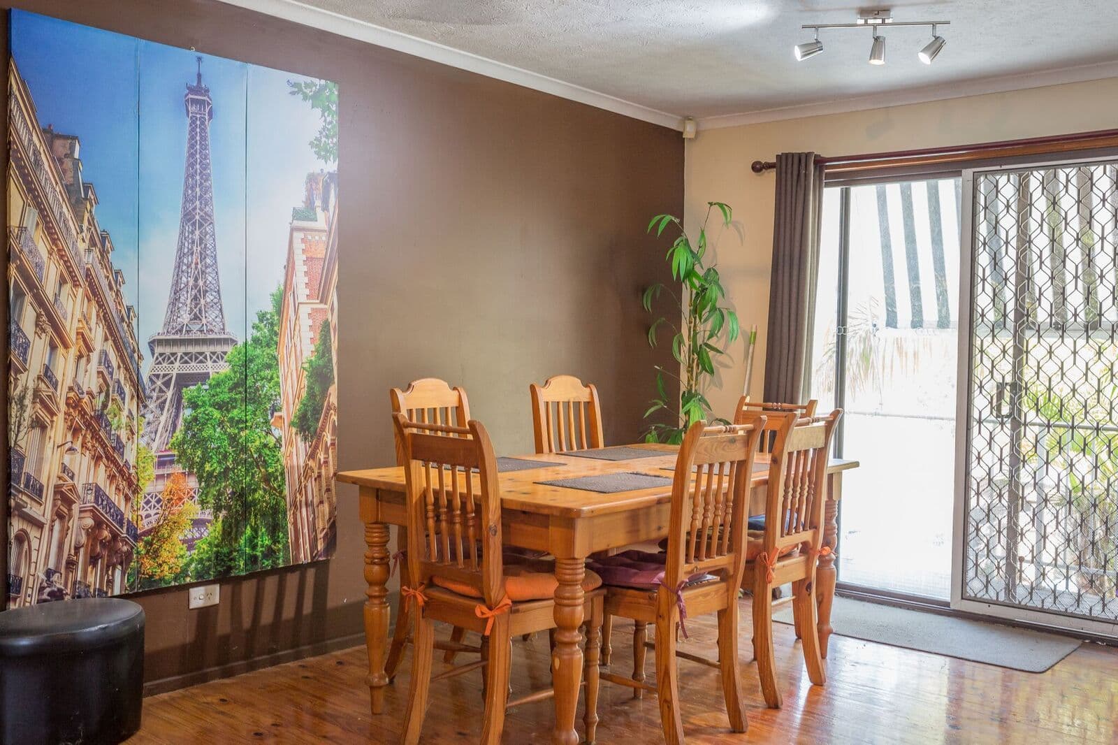 33 Warana Avenue, Southport QLD 4215, Southport - Thumbnail 4