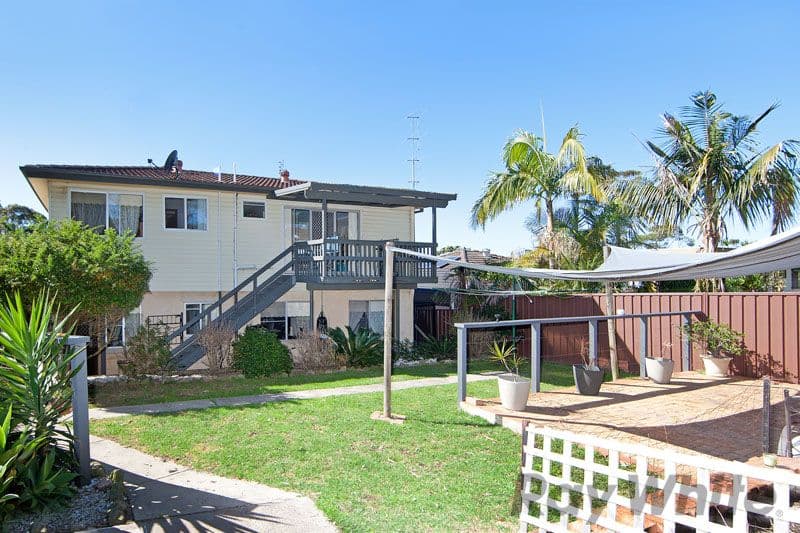 42 Middlesex Avenue, GOROKAN NSW 2263, Gorokan - Thumbnail 8