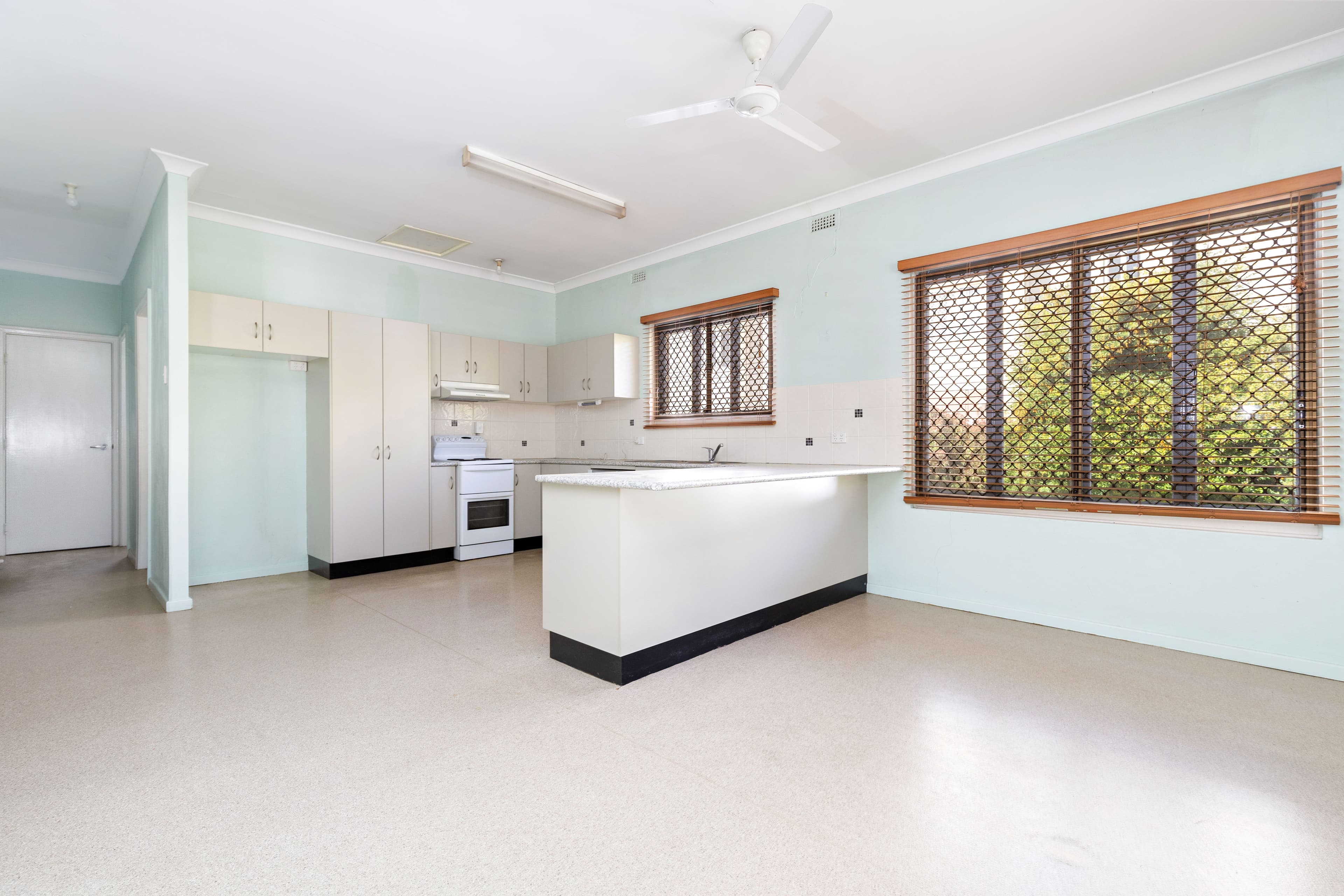 54 Borilla Street, Emerald QLD 4720, Emerald - Thumbnail 8