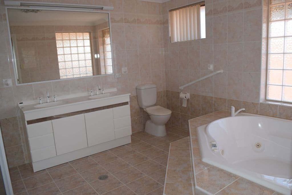 27 Commodore Crescent, Port Macquarie NSW 2444, Port Macquarie - Thumbnail 7