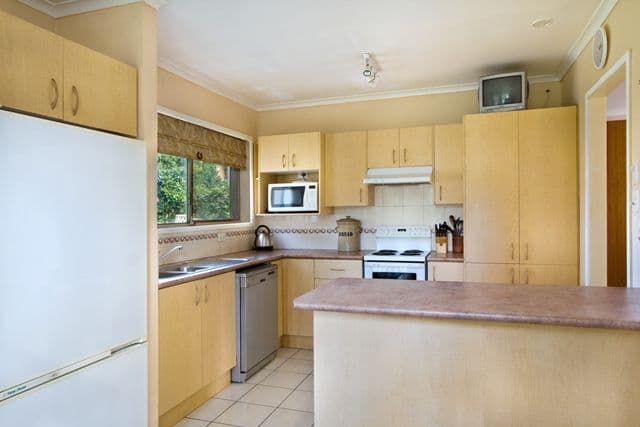 6 Troop Street, JAMBOREE HEIGHTS QLD 4074, Jamboree Heights - Thumbnail 2