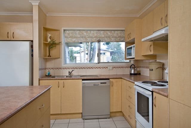6 Troop Street, JAMBOREE HEIGHTS QLD 4074, Jamboree Heights - Thumbnail 3