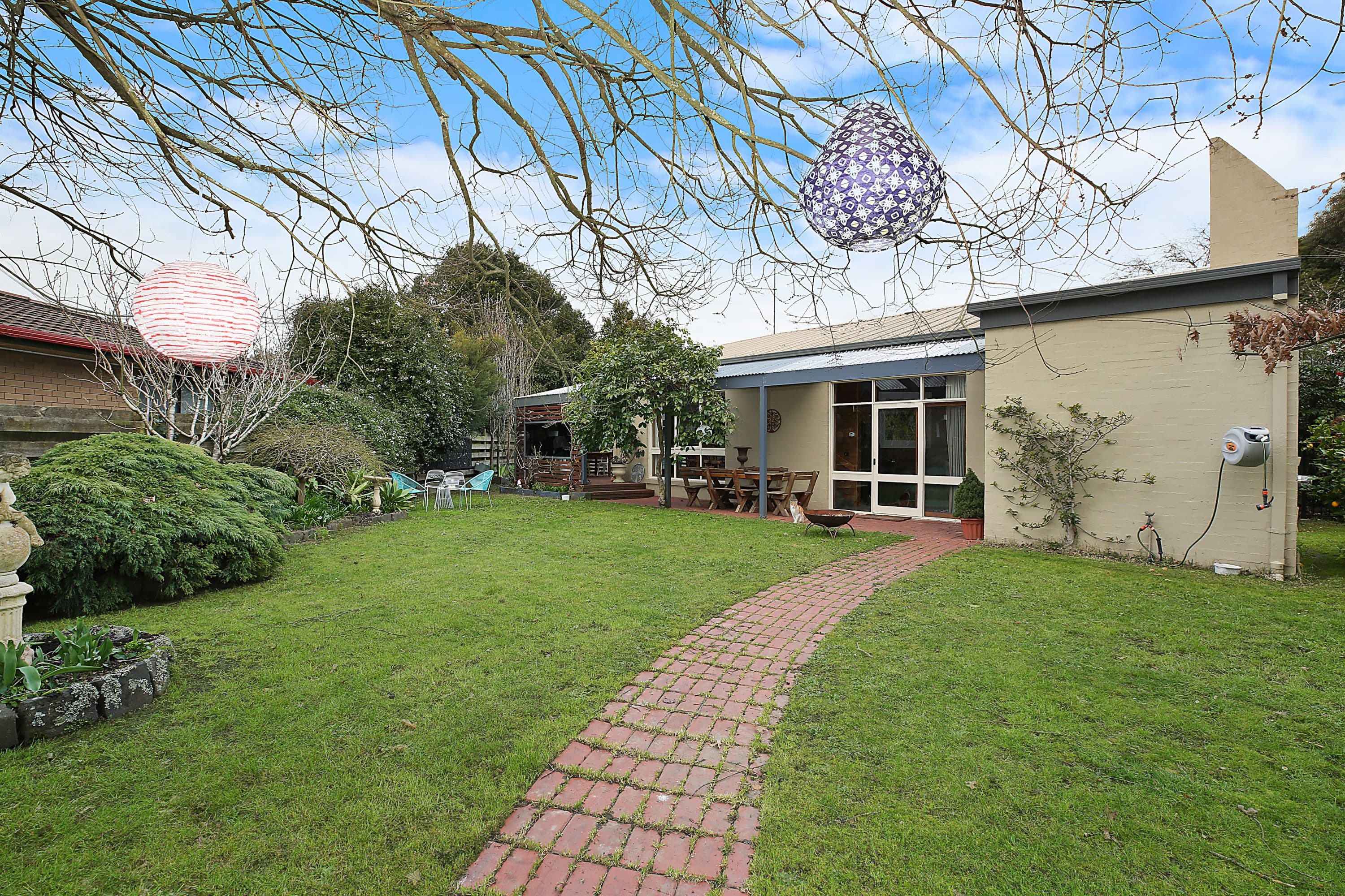 16 Rix Avenue, COBDEN VIC 3266, Cobden - Image 1