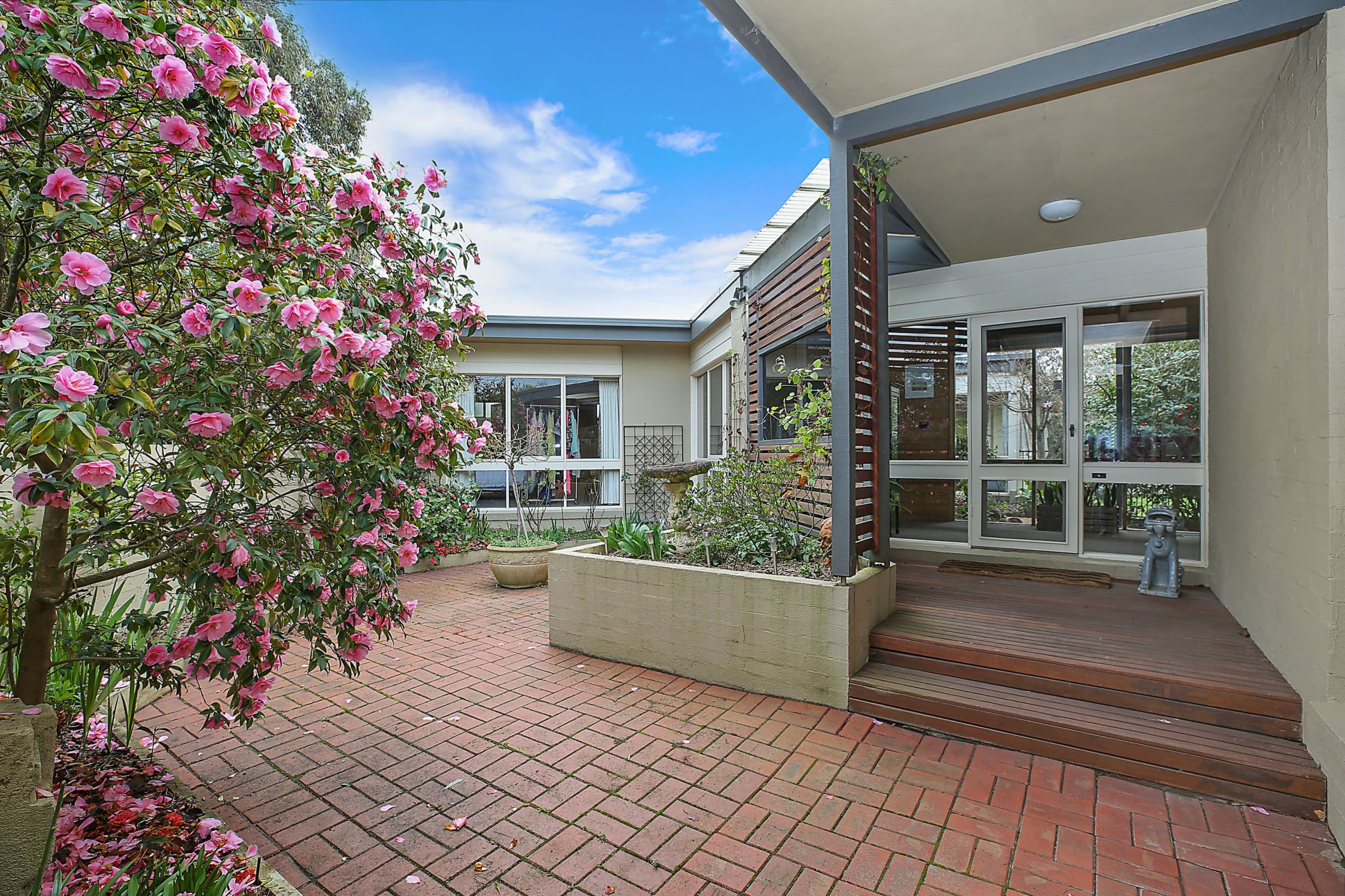 16 Rix Avenue, COBDEN VIC 3266, Cobden - Thumbnail 2