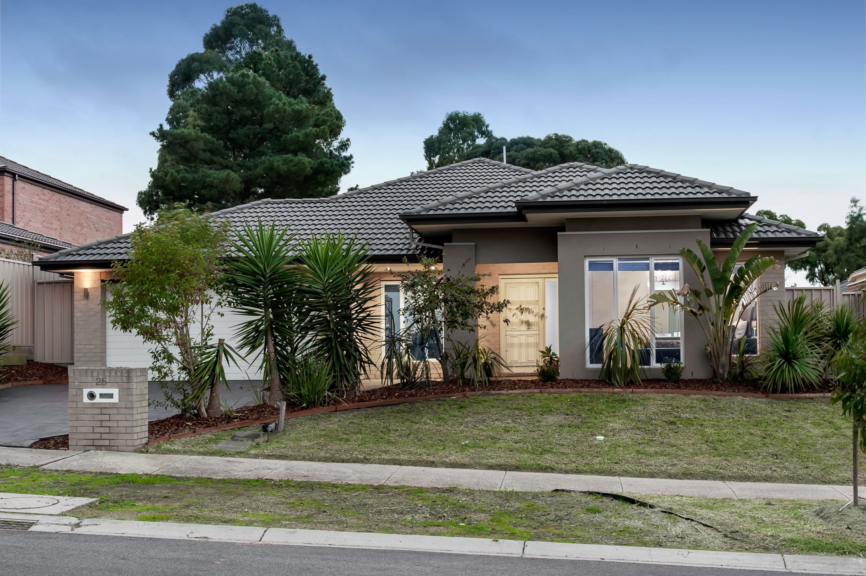 25 Jirrahlinga Terrace, Craigieburn VIC 3064, Craigieburn - Image 1