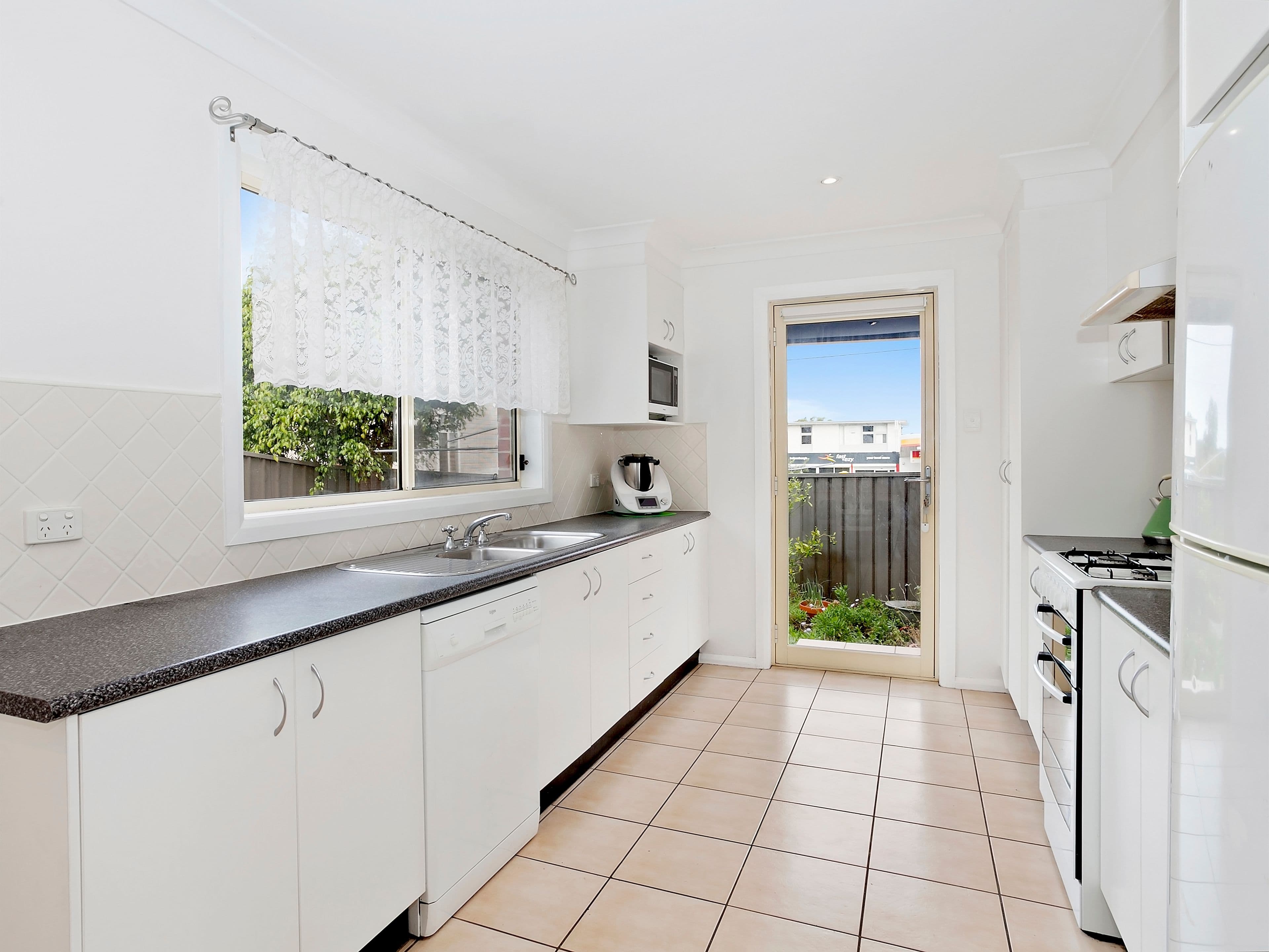 1 Laurina Avenue, Helensburgh - Thumbnail 3
