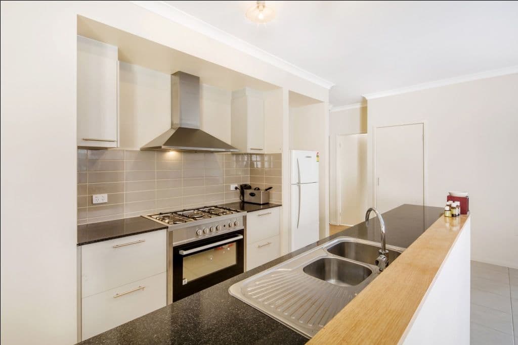 26 Moffat Drive, LALOR VIC 3075, Lalor - Thumbnail 2