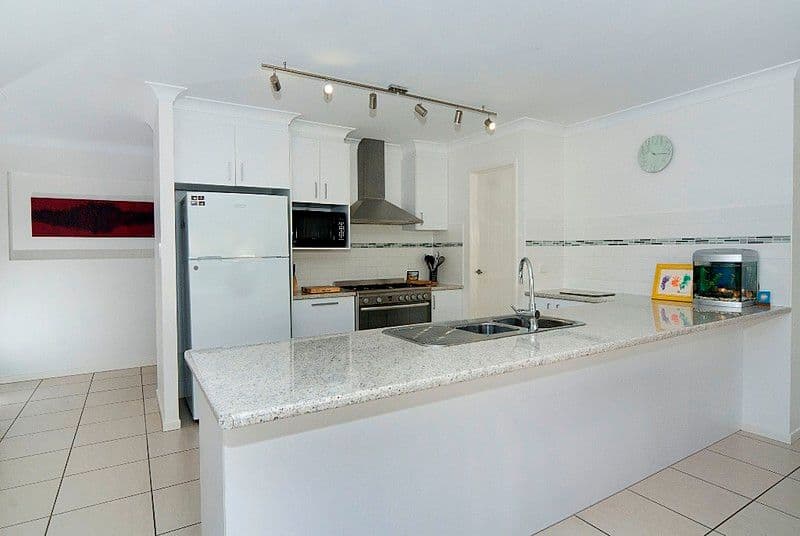 12 Hillview Crescent, LITTLE MOUNTAIN QLD 4551, Little Mountain - Thumbnail 2