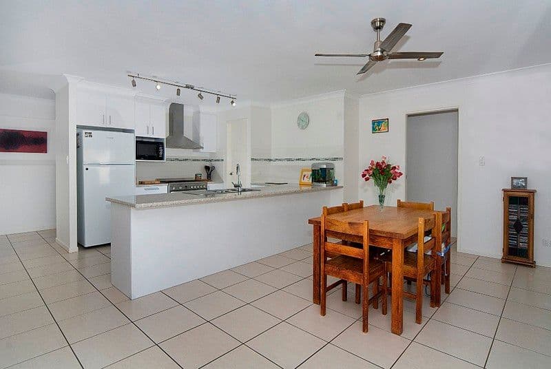12 Hillview Crescent, LITTLE MOUNTAIN QLD 4551, Little Mountain - Thumbnail 3