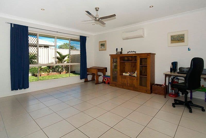 12 Hillview Crescent, LITTLE MOUNTAIN QLD 4551, Little Mountain - Thumbnail 5