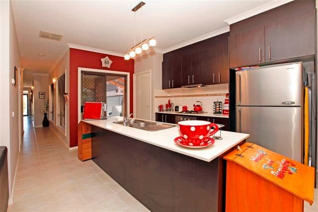 5 Cheltenham Close, CRAIGIEBURN VIC 3064, Craigieburn - Thumbnail 2