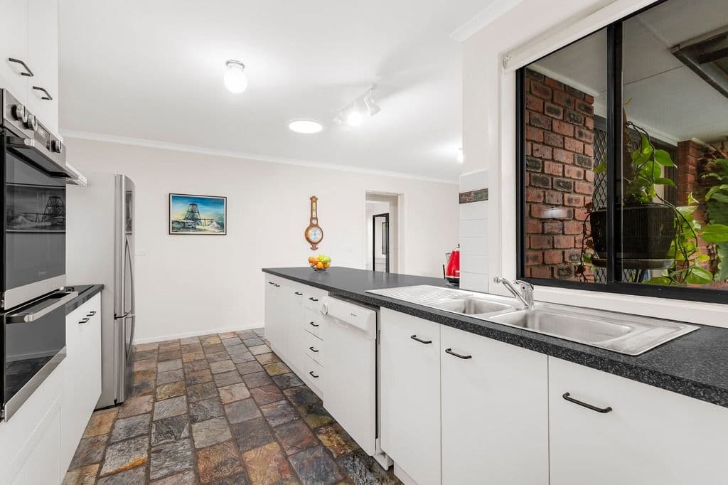 12 Bendale Court, Mill Park VIC 3082, Mill Park - Thumbnail 4
