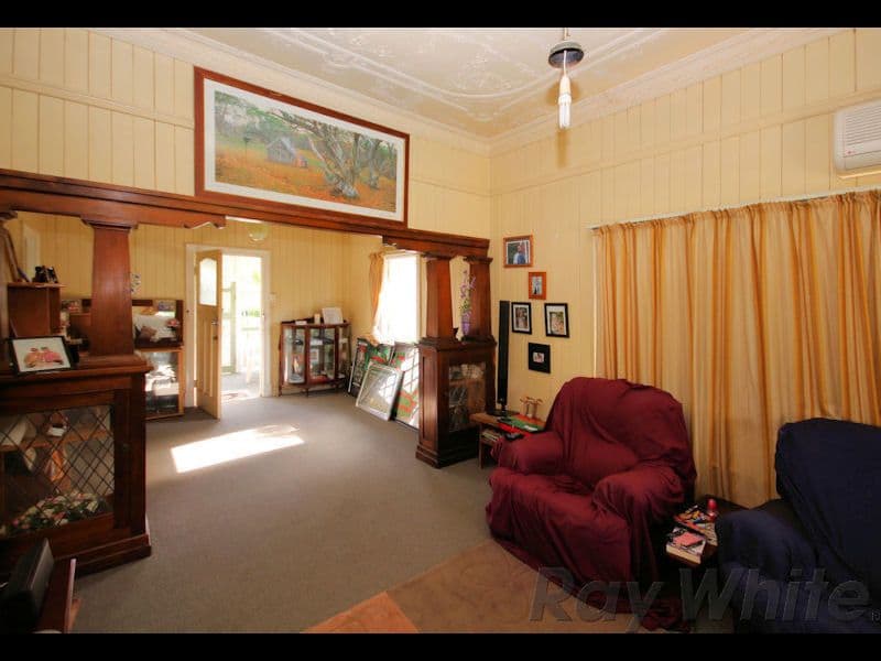 28 Clifton Street, Booval QLD 4304, Booval - Thumbnail 2