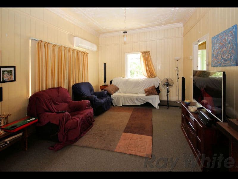 28 Clifton Street, Booval QLD 4304, Booval - Thumbnail 3