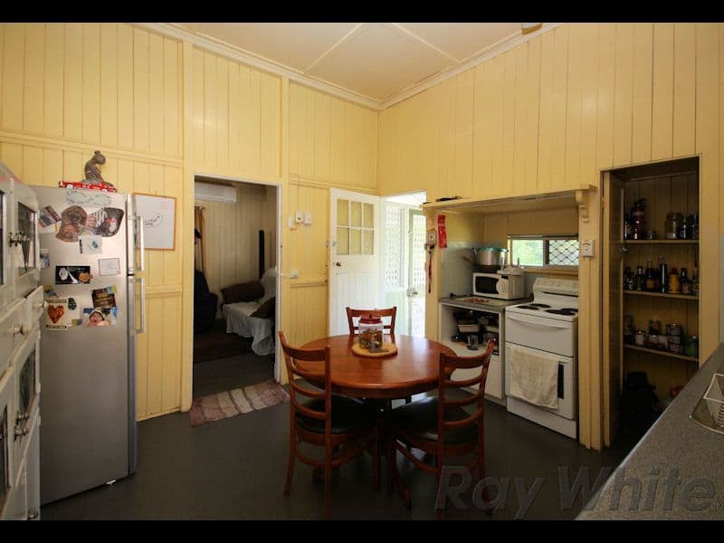28 Clifton Street, Booval QLD 4304, Booval - Thumbnail 4