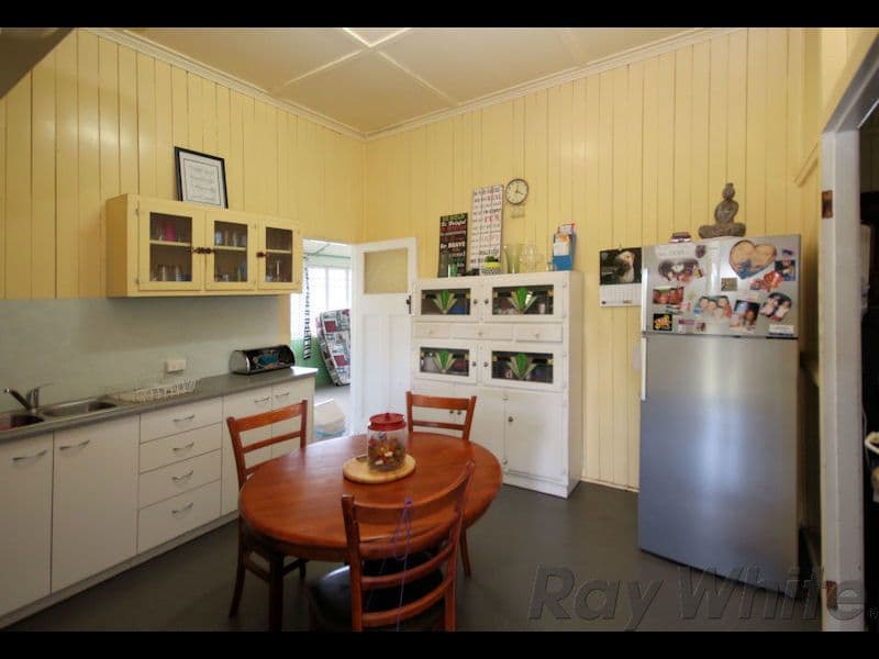 28 Clifton Street, Booval QLD 4304, Booval - Thumbnail 5