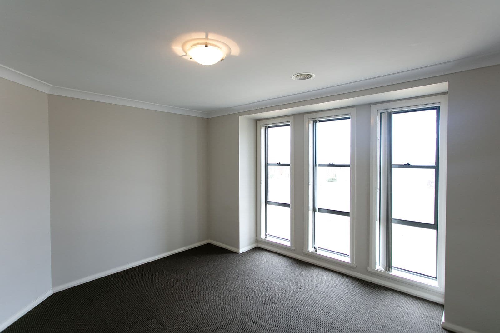 19 Diamond Drive, Orange - Thumbnail 2