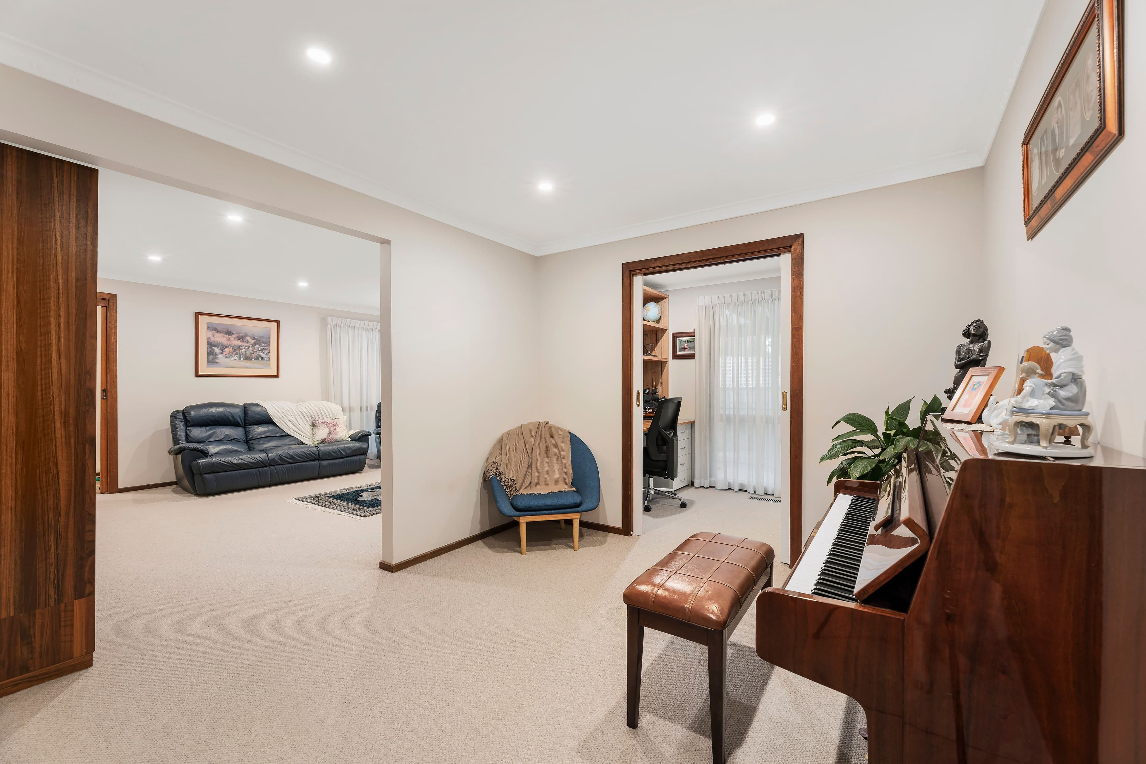 16 Coachmans Square, Wantirna VIC 3152, Wantirna - Thumbnail 2