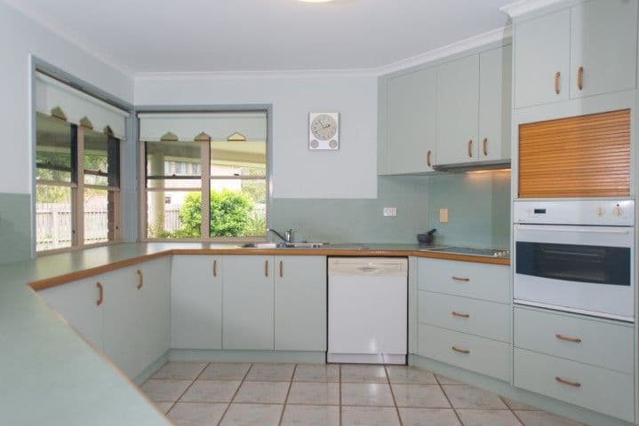 3 Eacham Court, CLINTON QLD 4680, Clinton - Thumbnail 2