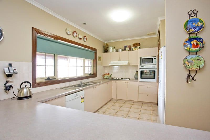 9 Banyan Court, WAURN PONDS VIC 3216, Waurn Ponds - Thumbnail 4