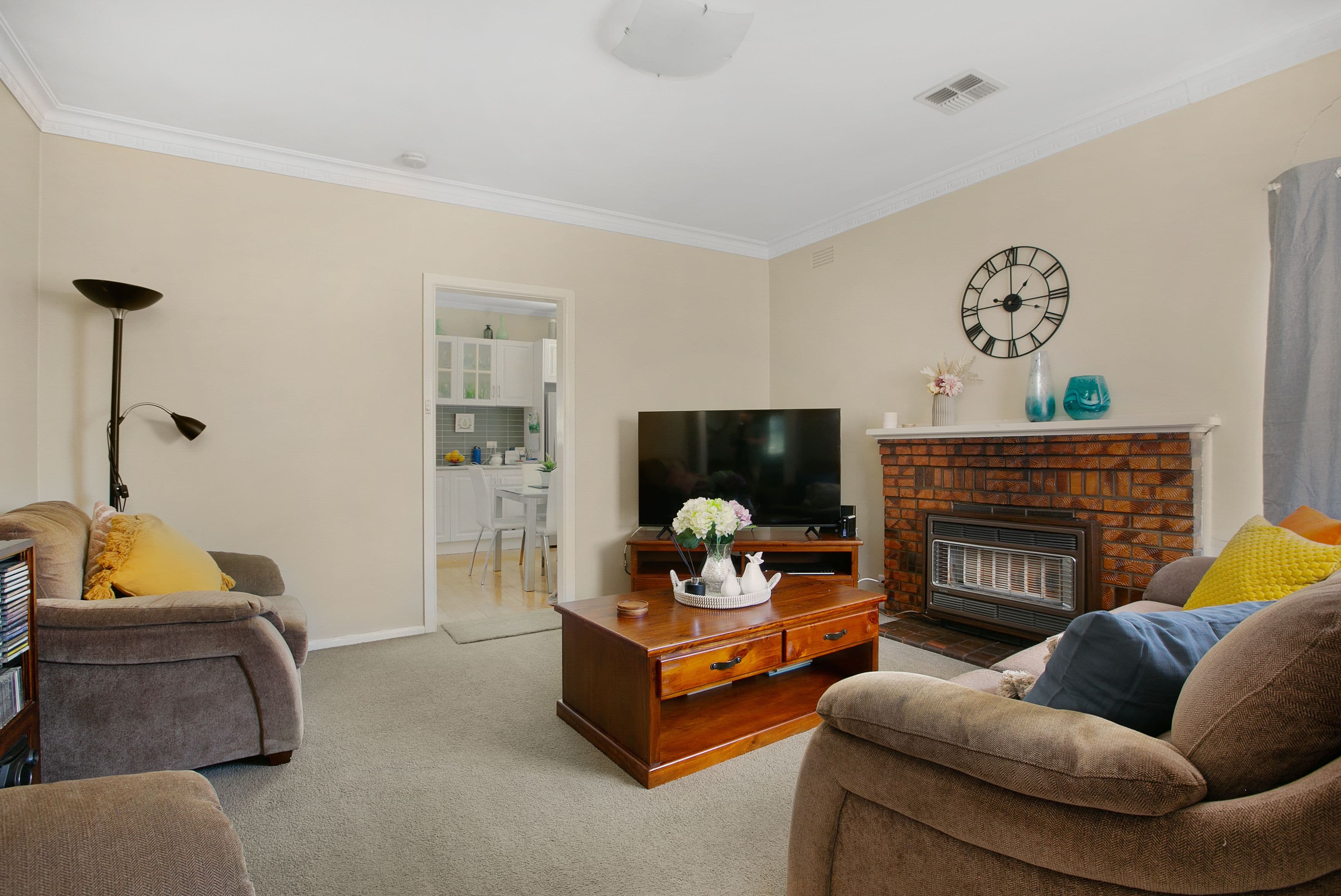 11 Mcfadzean Avenue, Reservoir VIC 3073, Reservoir - Thumbnail 2