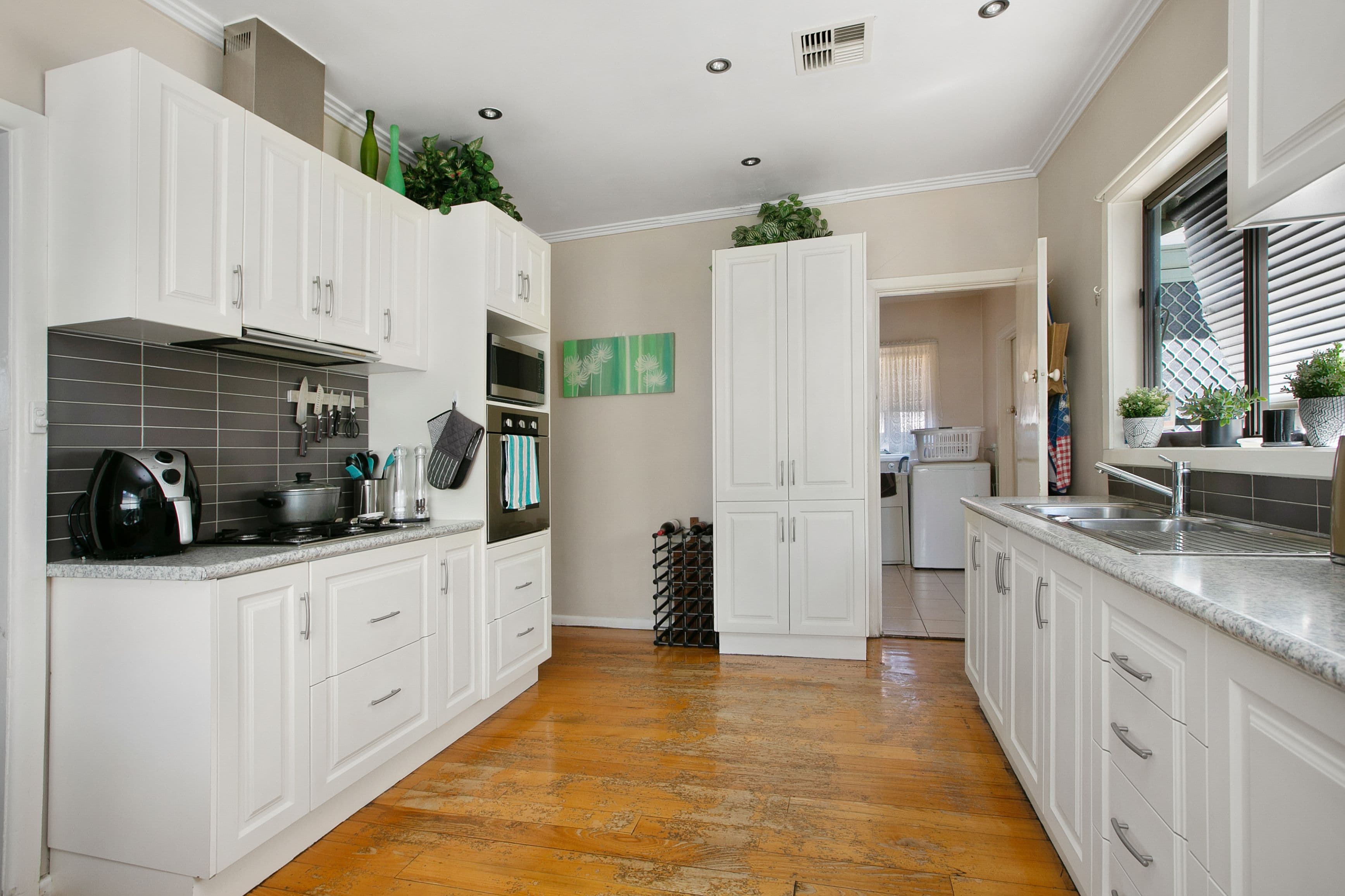 11 Mcfadzean Avenue, Reservoir VIC 3073, Reservoir - Thumbnail 4