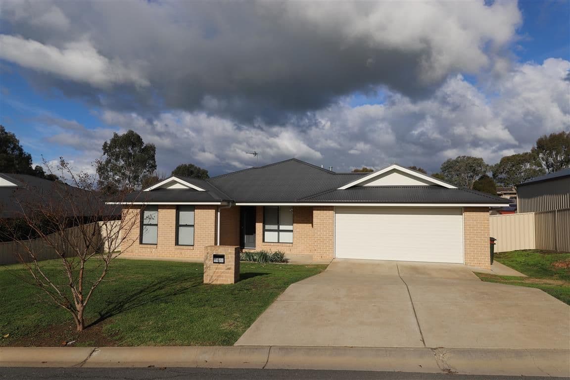 6 King Place, Tumut - Image 1