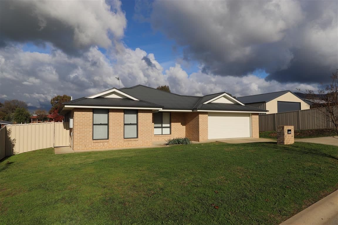 6 King Place, Tumut - Thumbnail 2
