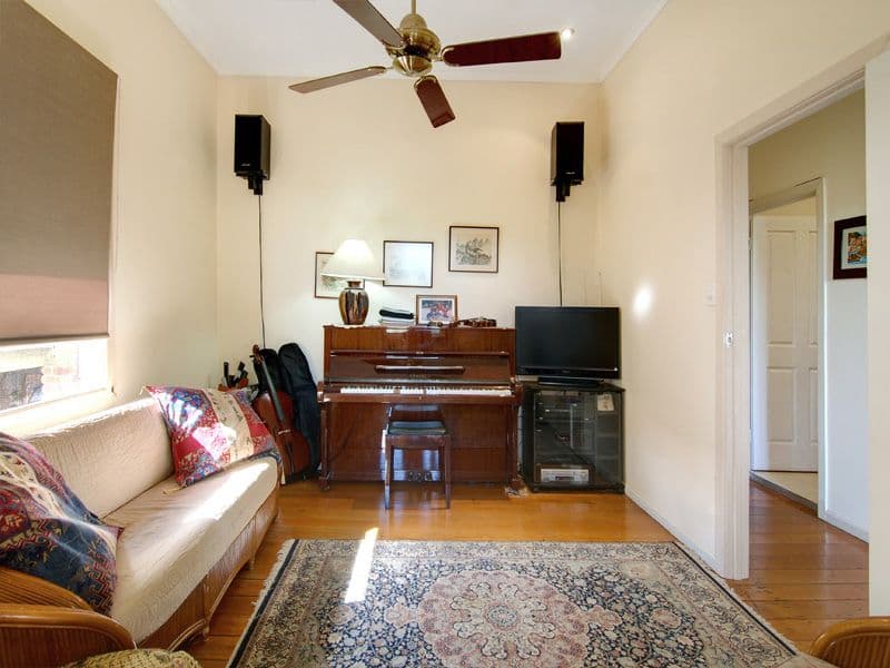 16 Sixth Avenue, WINDSOR QLD 4030, Windsor - Thumbnail 2