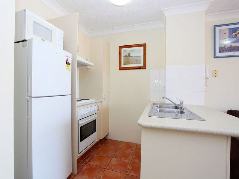 33-37 Lenneberg Street, Southport QLD 4215, Southport - Thumbnail 4