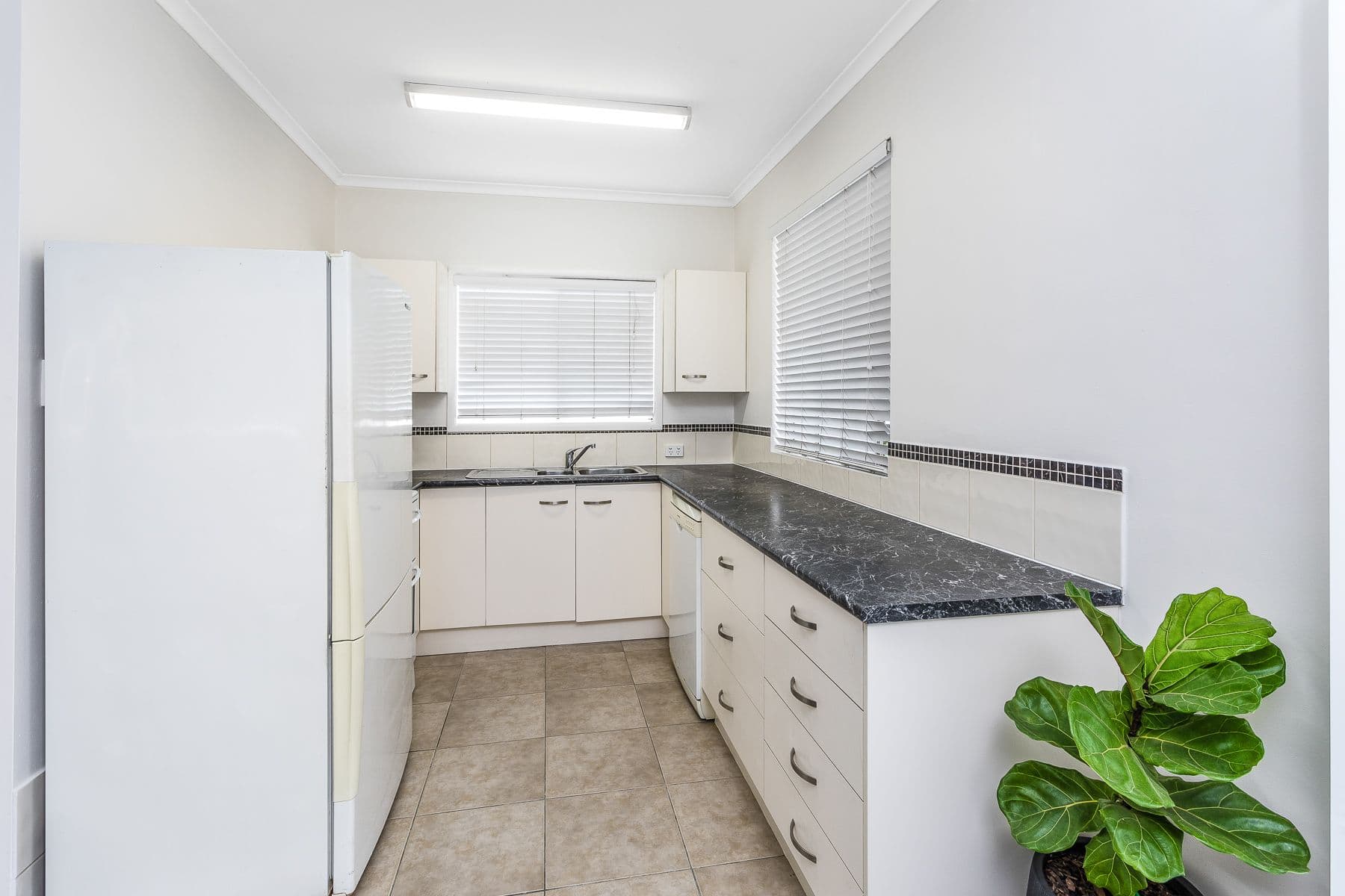 4 Longland Street, Redcliffe QLD 4020, Redcliffe - Thumbnail 6