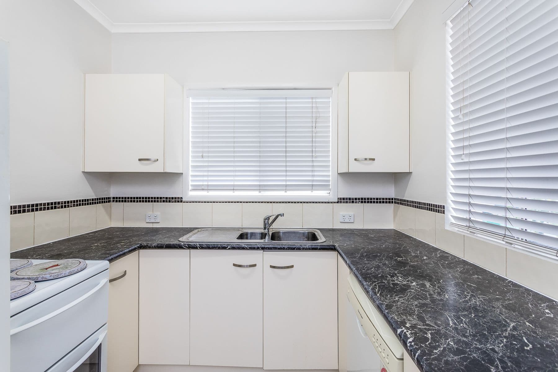 4 Longland Street, Redcliffe QLD 4020, Redcliffe - Thumbnail 7