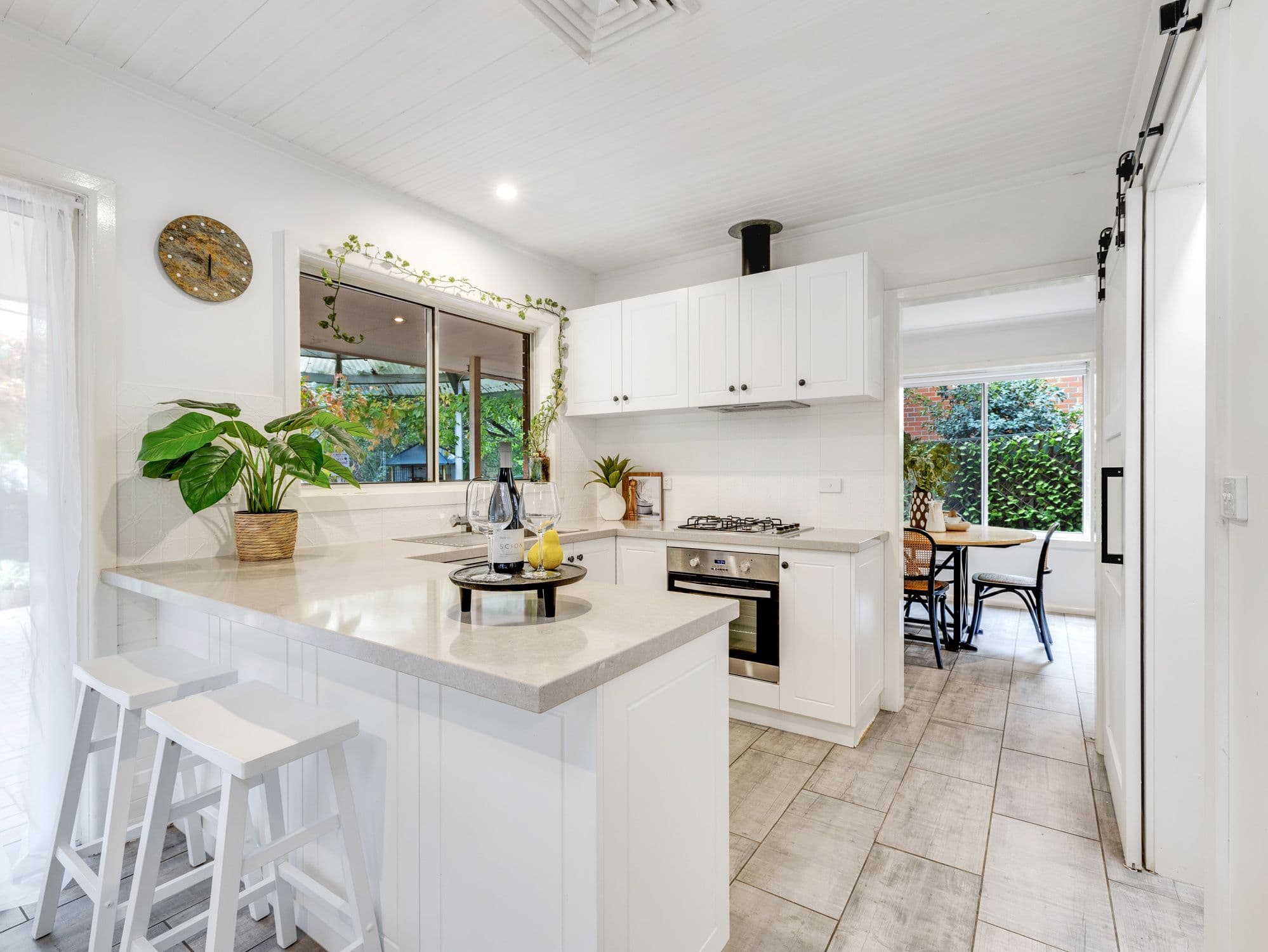 900 Clinton Avenue, West Albury NSW 2640, West Albury - Image 1