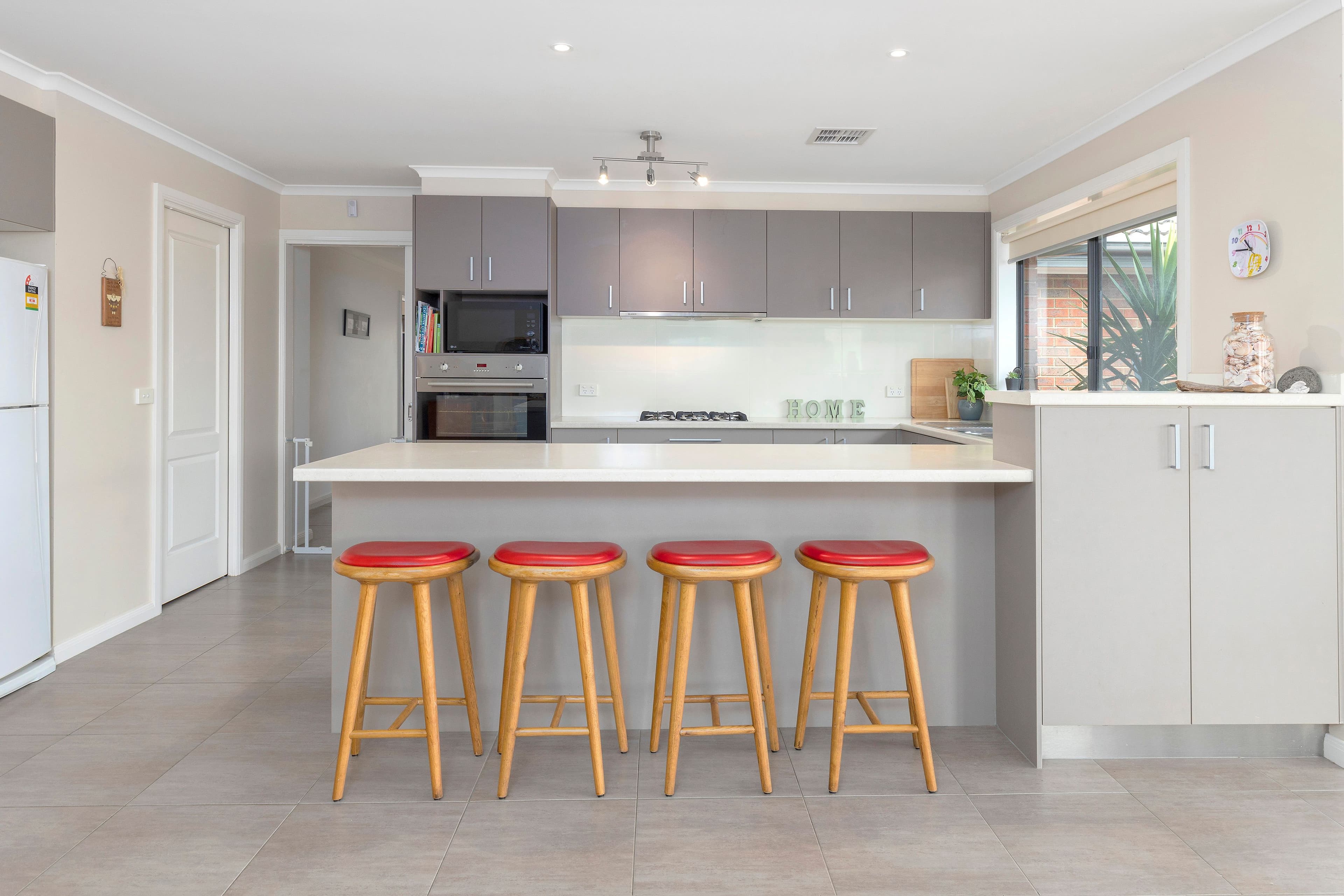 25 Crestwood Drive, Rosebud VIC 3939, Rosebud - Thumbnail 2