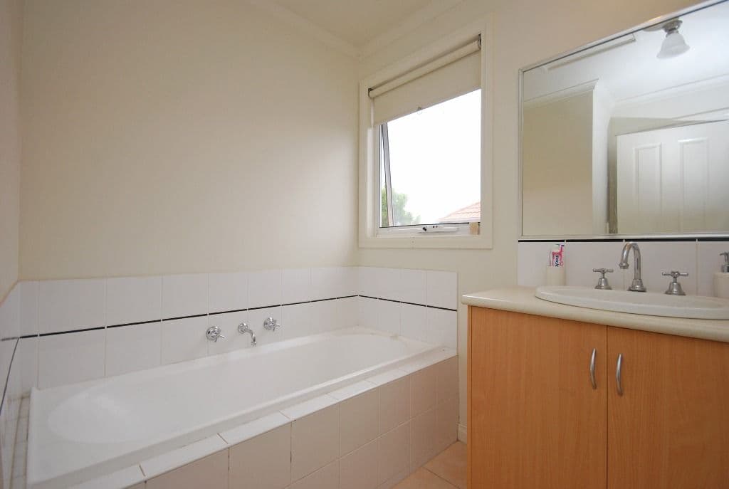 11 Domain Gardens, SEBASTOPOL VIC 3356, Sebastopol - Thumbnail 4