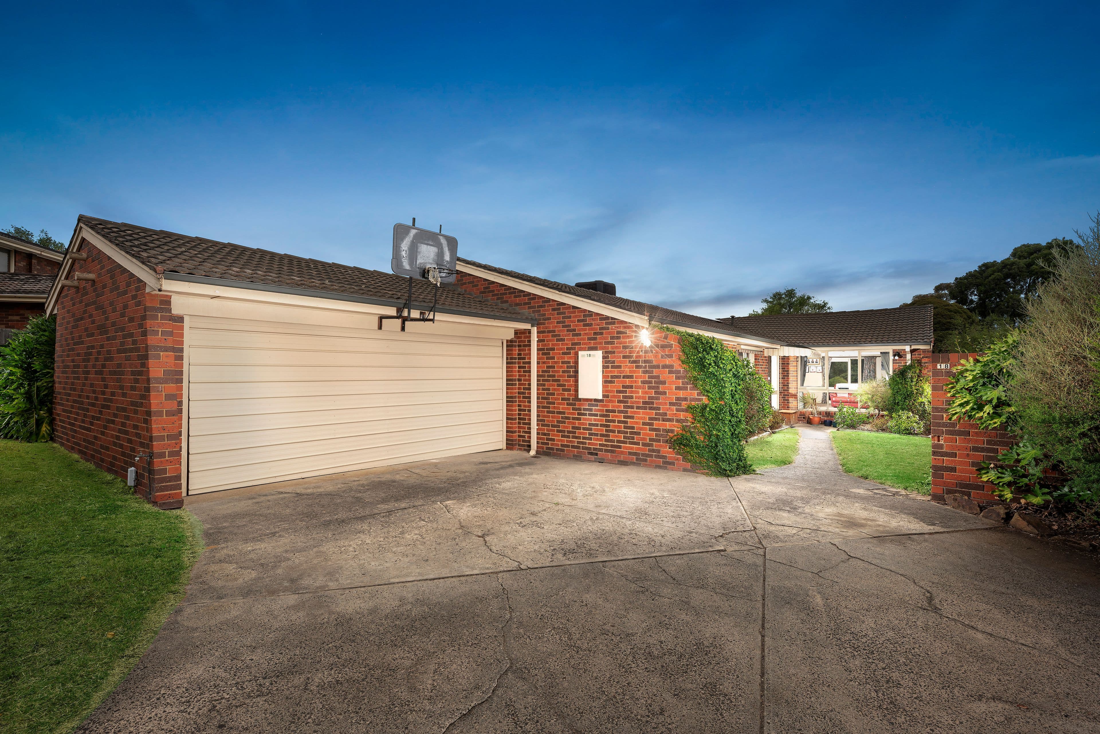 18 Piccadilly Avenue, Wantirna South VIC 3152, Wantirna South - Image 1