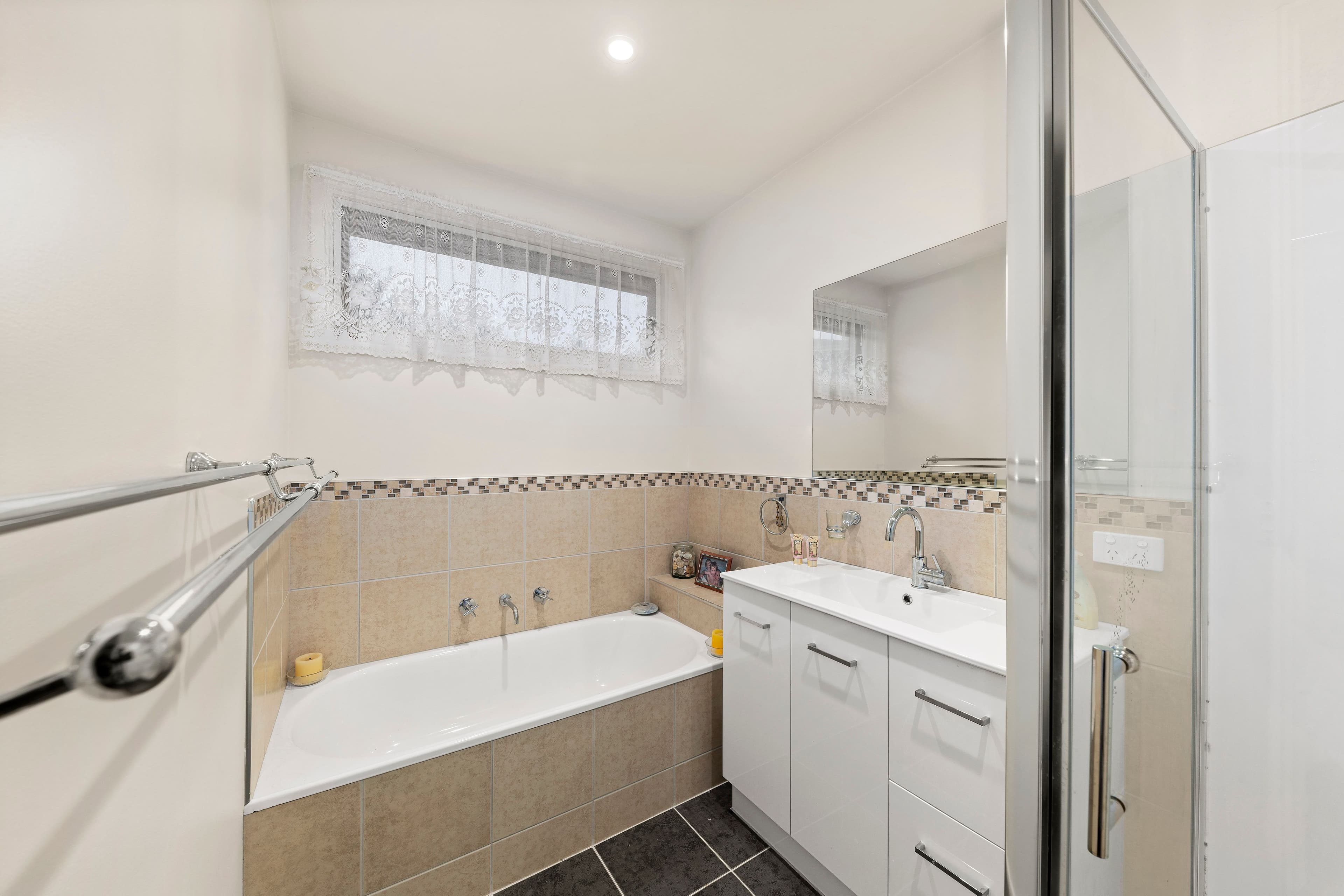 18 Piccadilly Avenue, Wantirna South VIC 3152, Wantirna South - Thumbnail 3