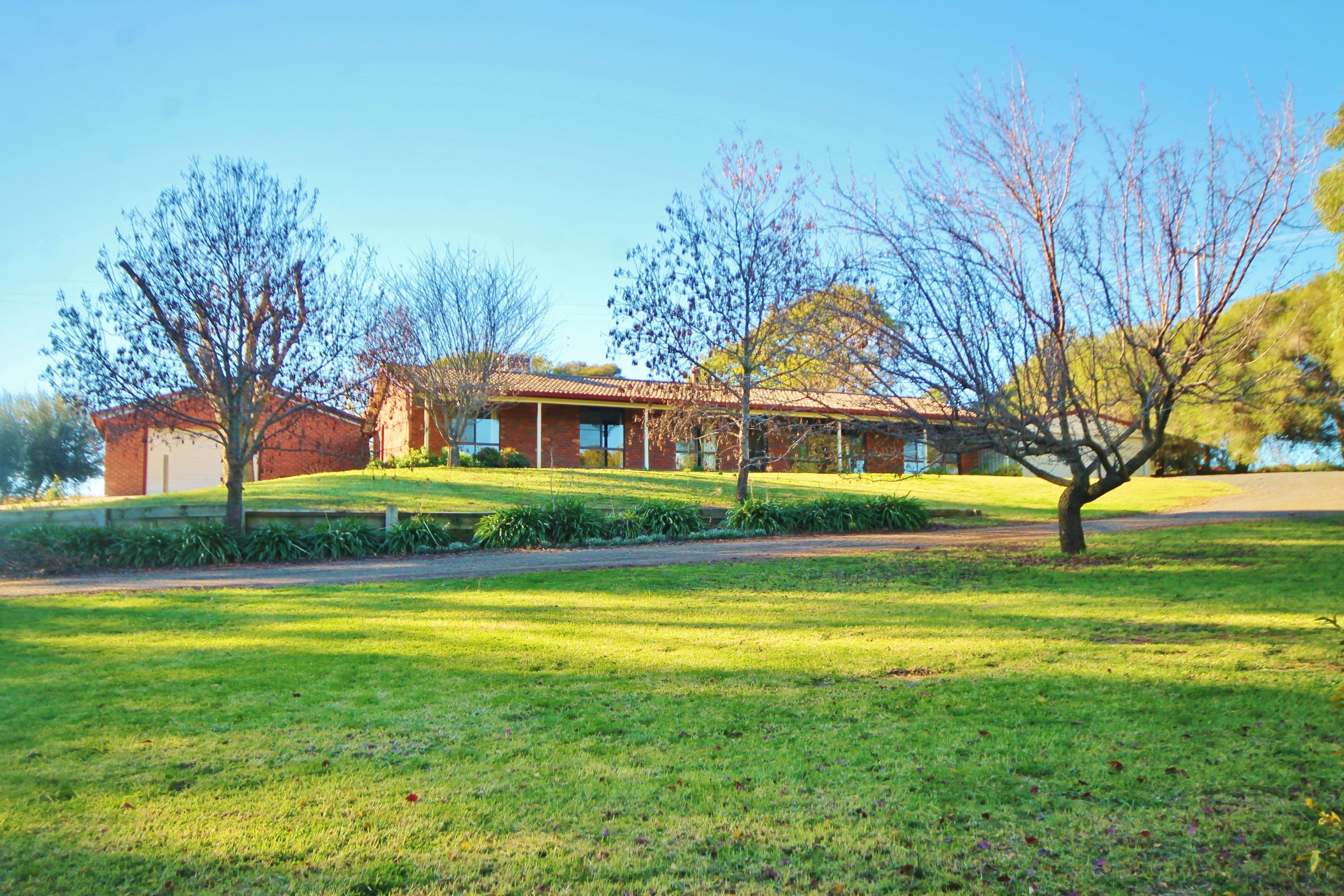30 Redhill Road, Young - Image 1