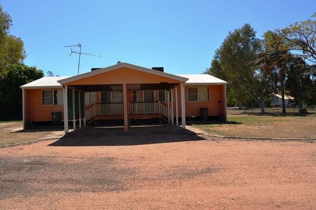 2 Daisy Street, Blackall QLD 4472, Blackall - Thumbnail 2